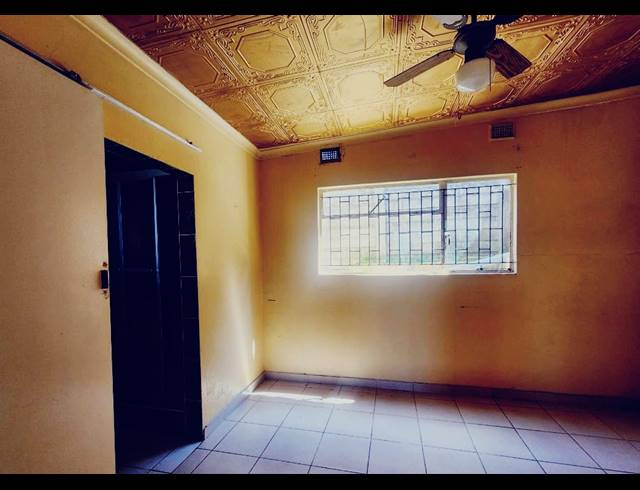 2 BEDROOM FREESTANDING FOR SALE IN BOMBAY HEIGHTS